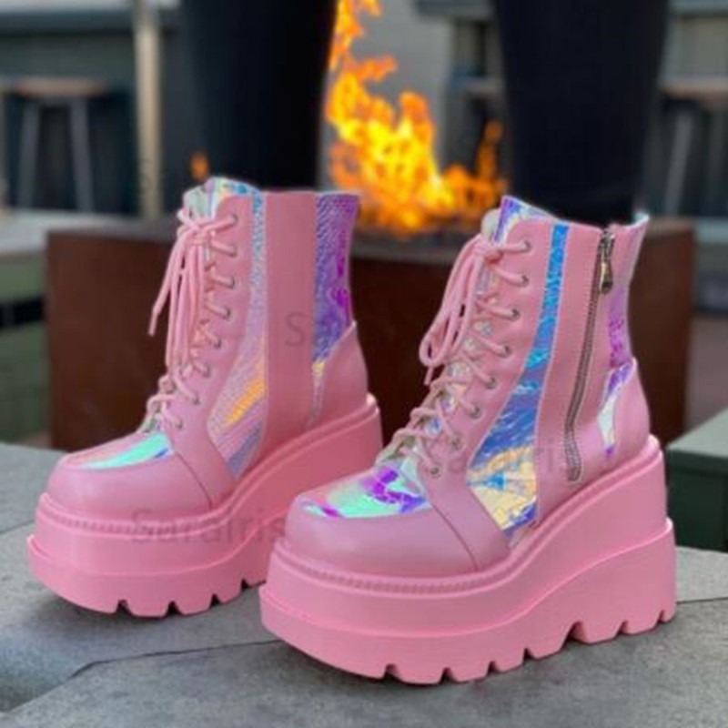 Street Fashion Punk - أحذية نسائية وردية هولوغرافية بكعب ويدج