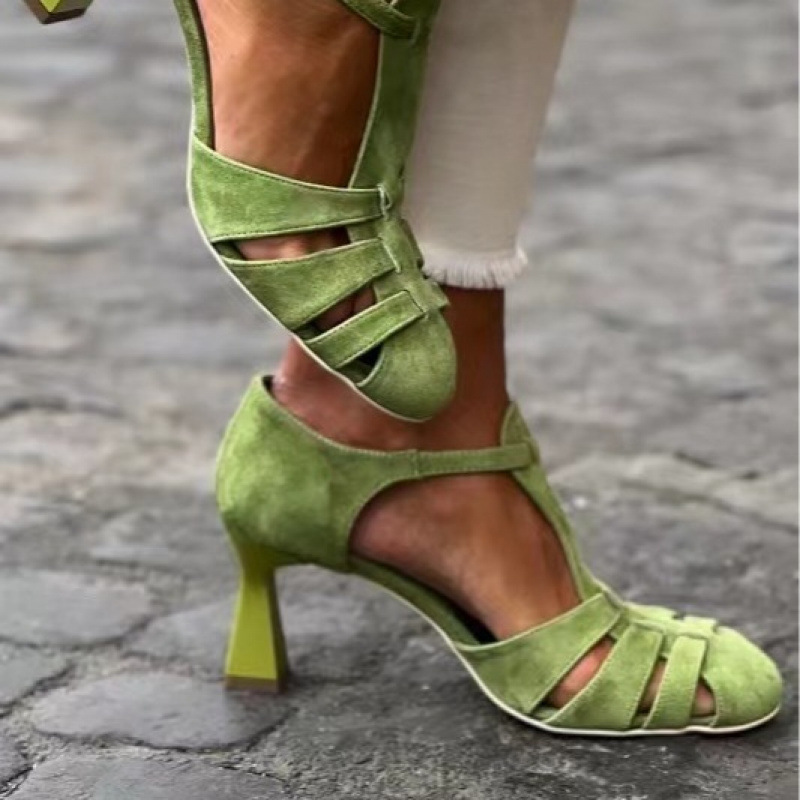Street Fashion Dress - صنادل نسائية خضراء من الجلد المدبوغ