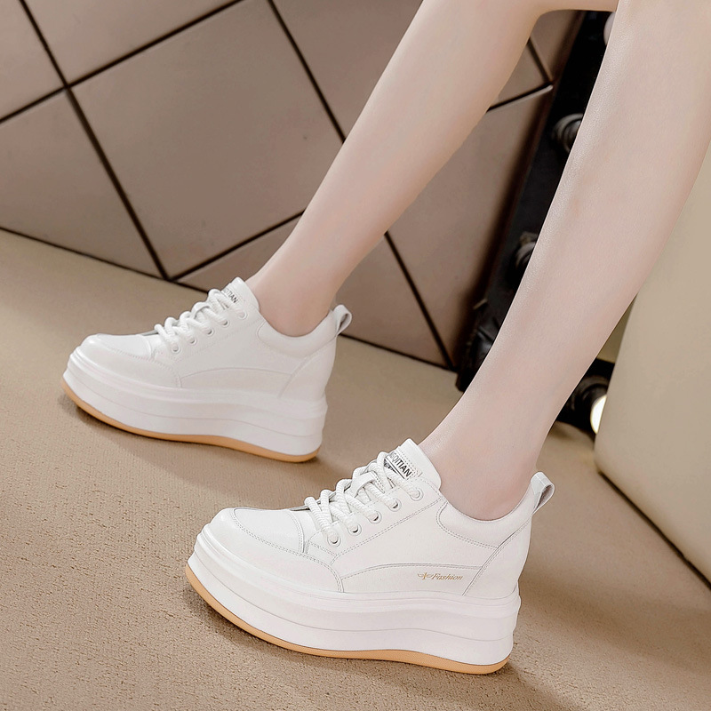 Chunky Sneaker Platform - أحذية رياضية نسائية بكعب 8 سم