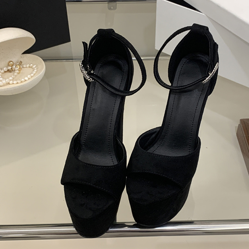 أحذية نسائية مثيرة بكعب عالٍ ج - مراجعة Chunky Sneaker Platform وسعره