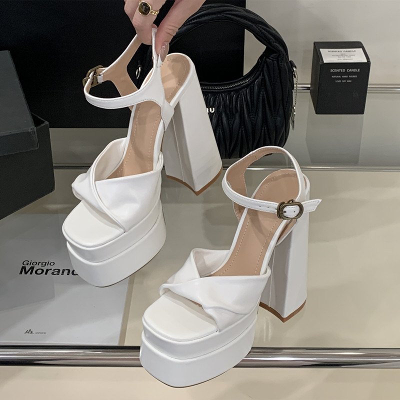 نجمة نمط موضة منصة مزدوجة أساف - مراجعة Chunky Sneaker Platform وسعره